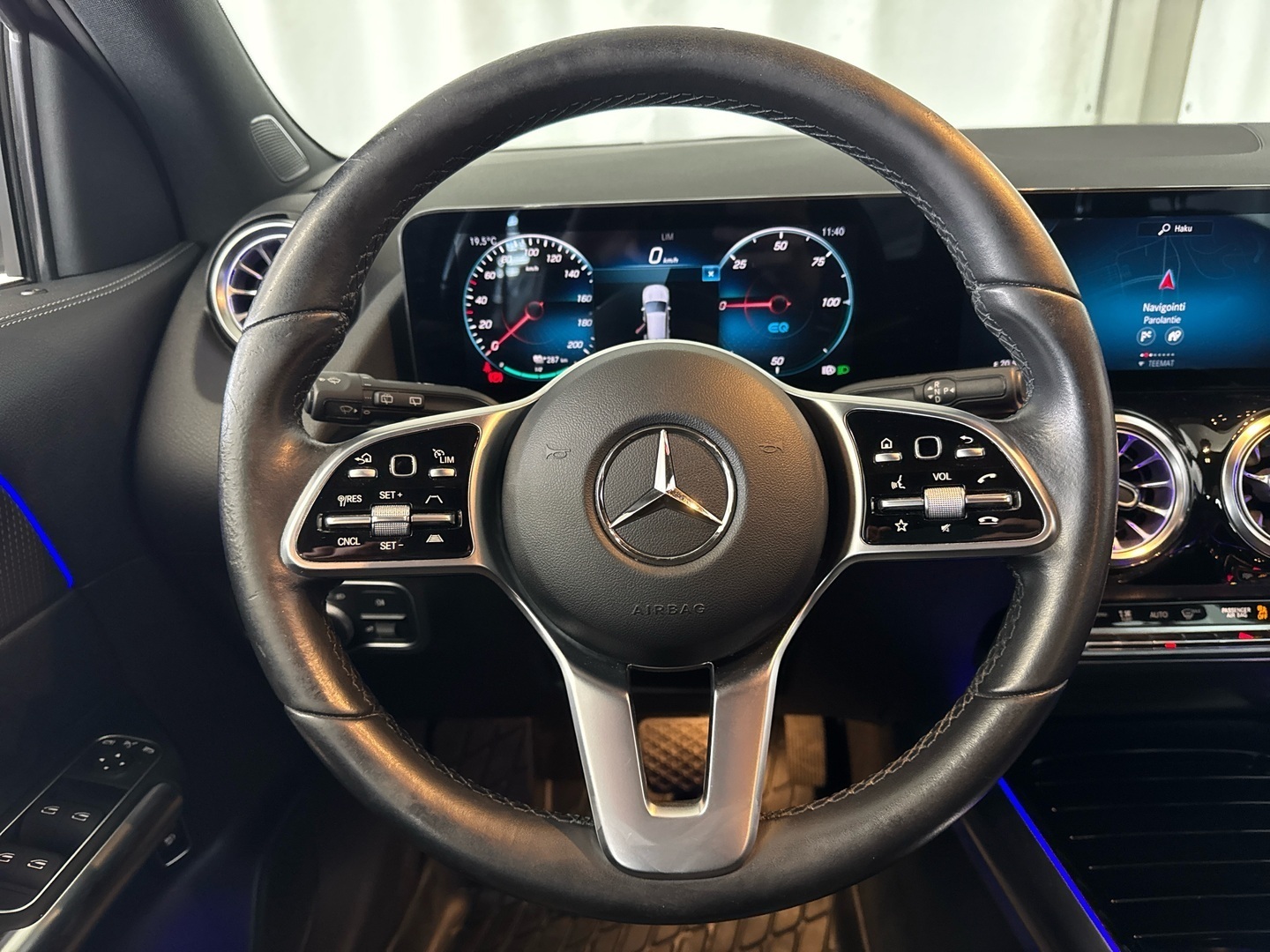 MERCEDES-BENZ EQA 2021