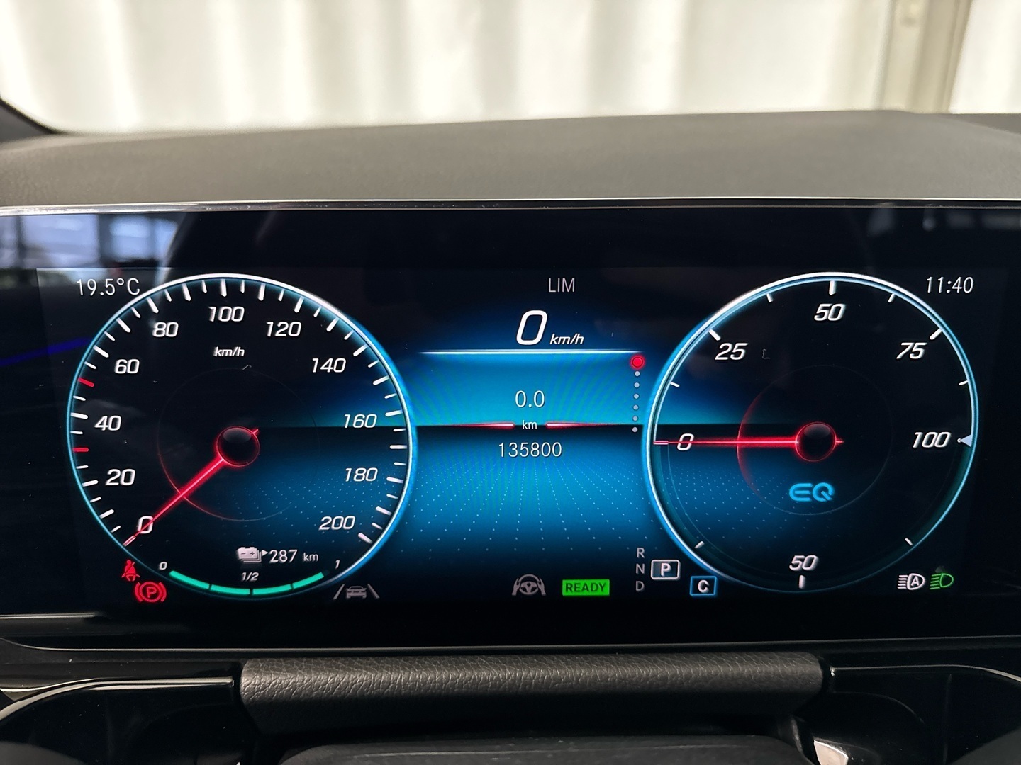 MERCEDES-BENZ EQA 2021