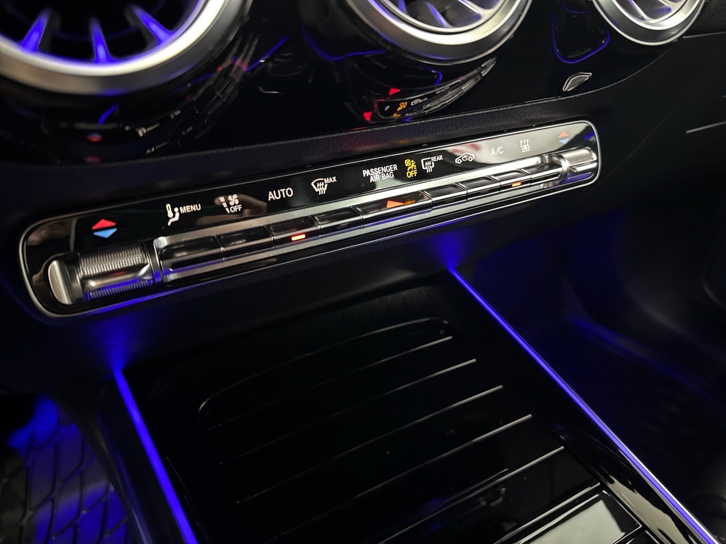 MERCEDES-BENZ EQA 2021