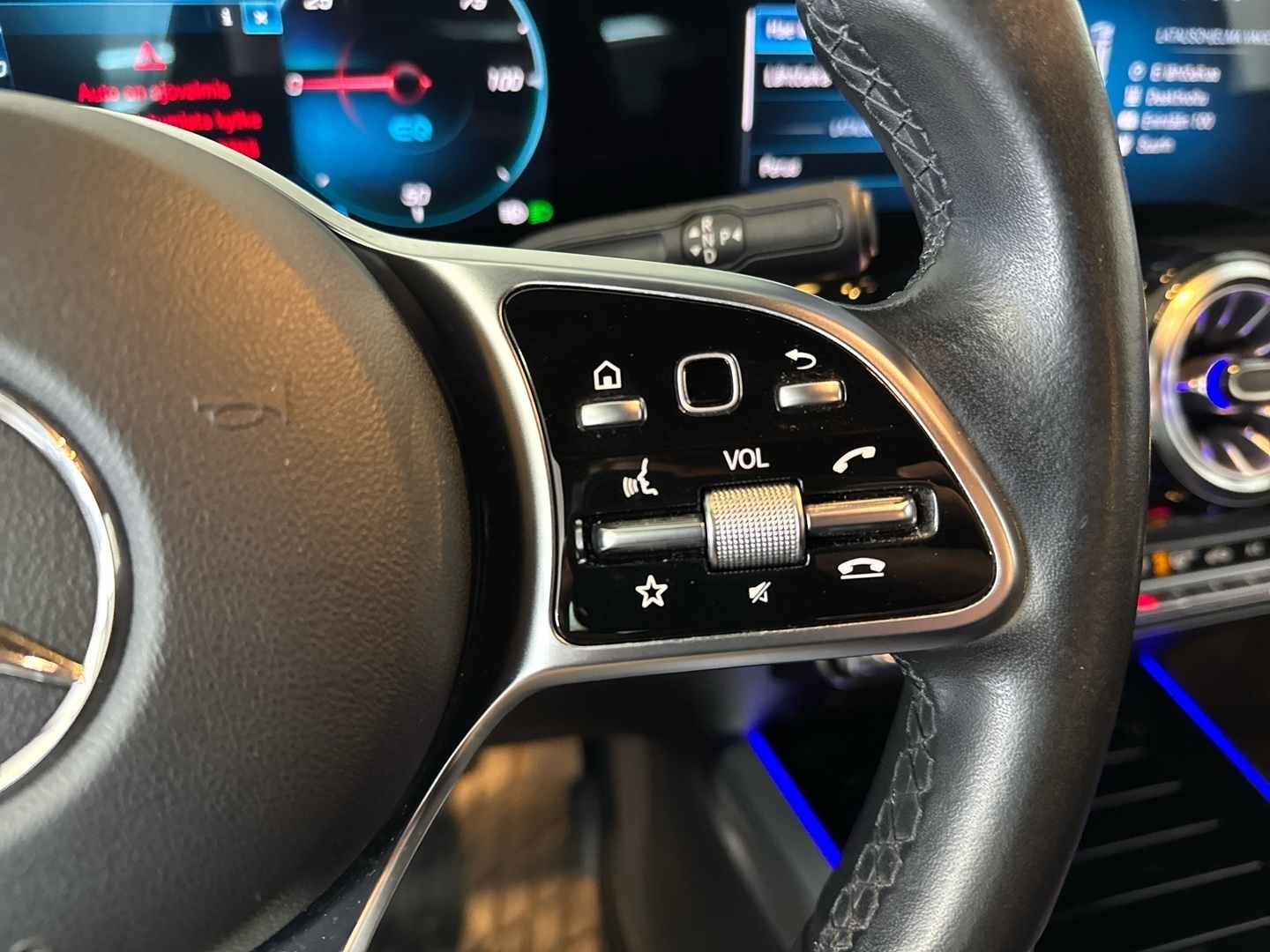 MERCEDES-BENZ EQA 2021