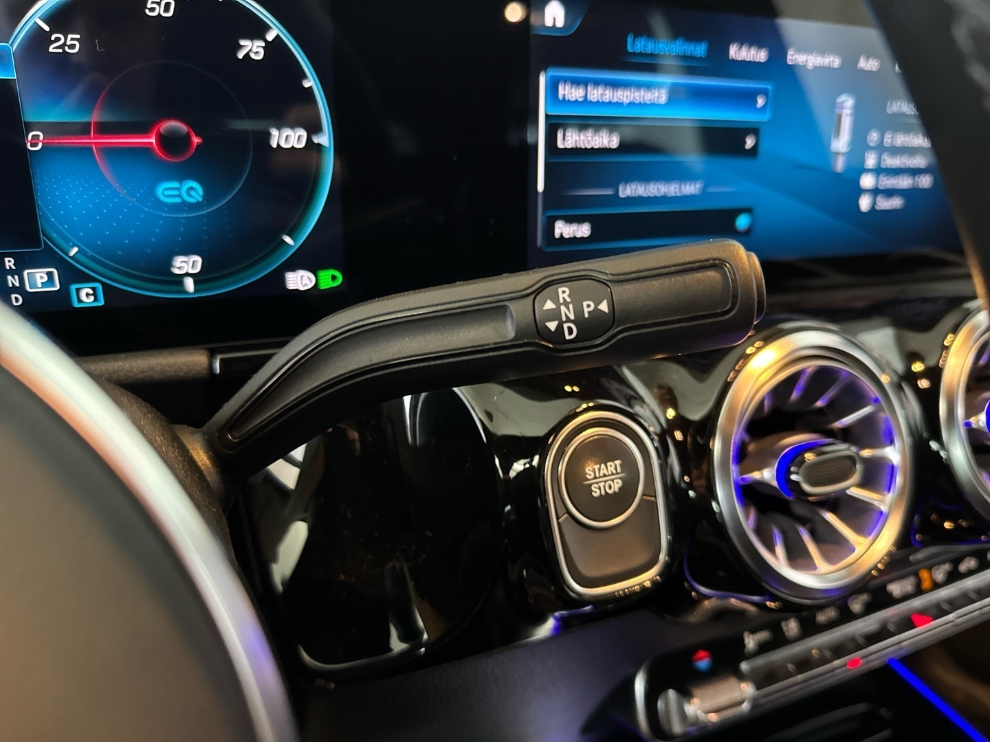 MERCEDES-BENZ EQA 2021