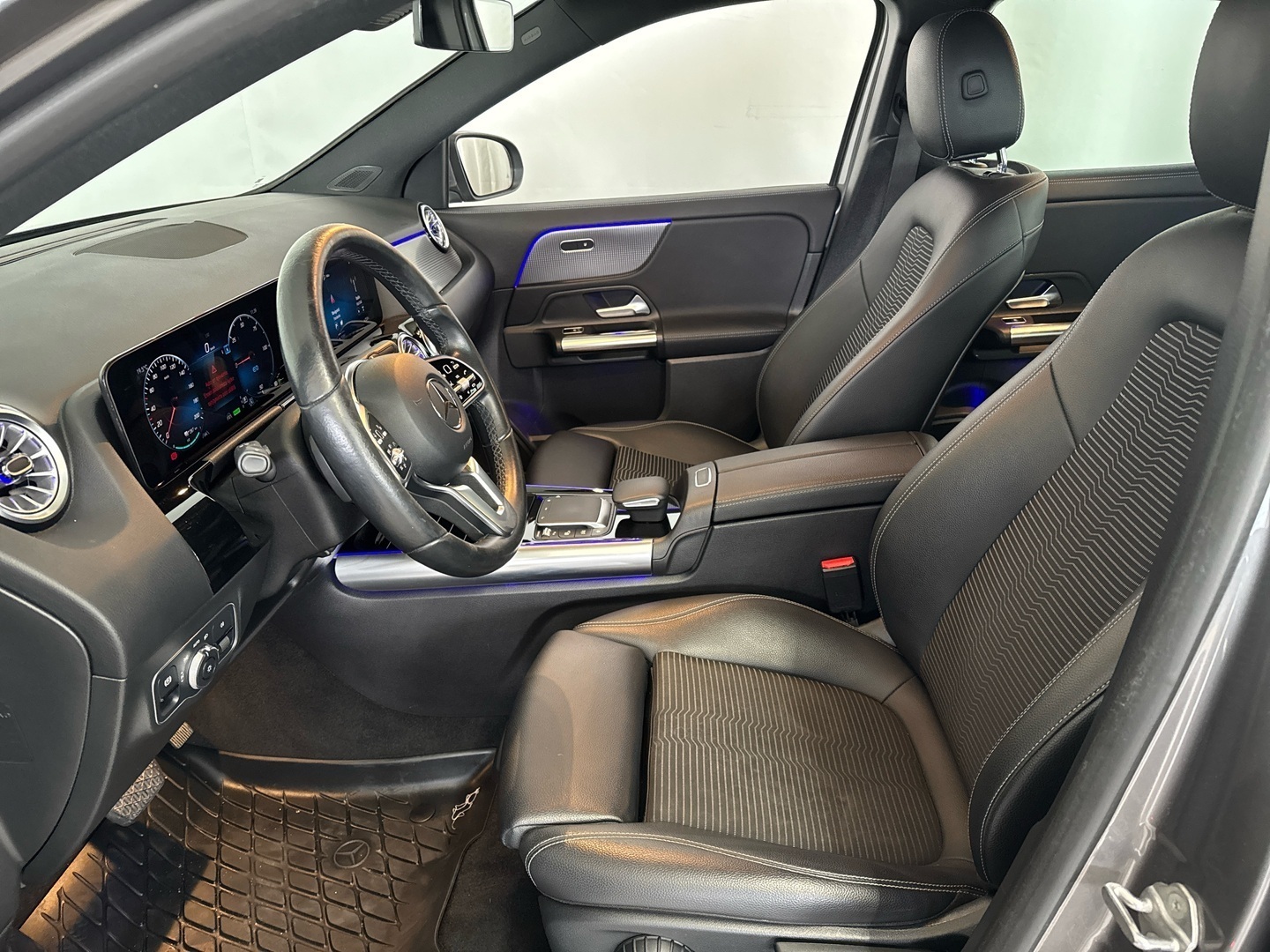 MERCEDES-BENZ EQA 2021