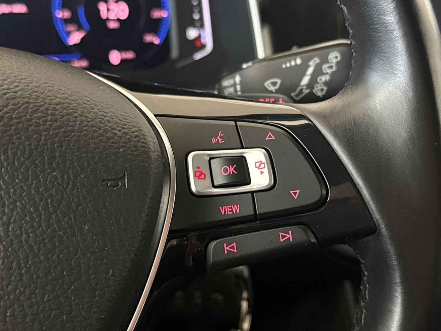 VOLKSWAGEN Polo 18