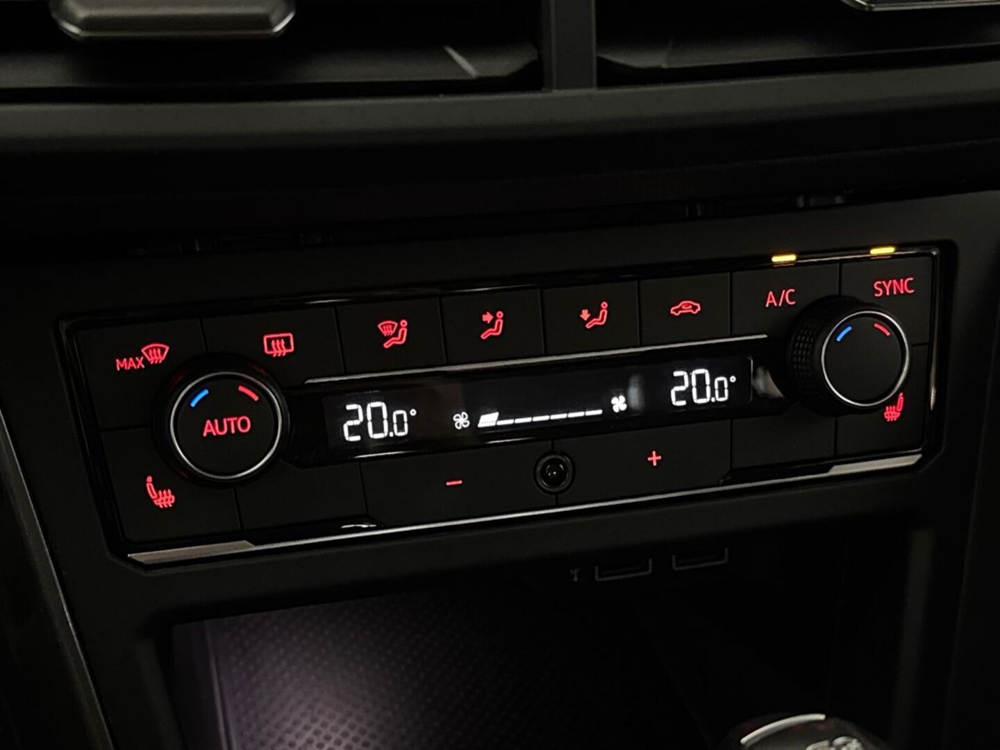 VOLKSWAGEN Polo 22