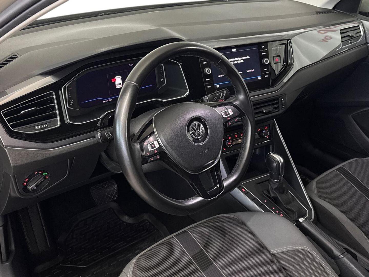 VOLKSWAGEN Polo 7