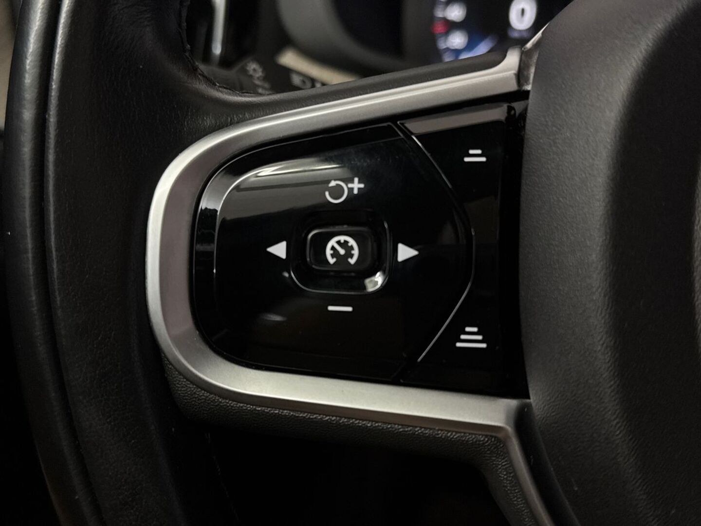 VOLVO XC60 17