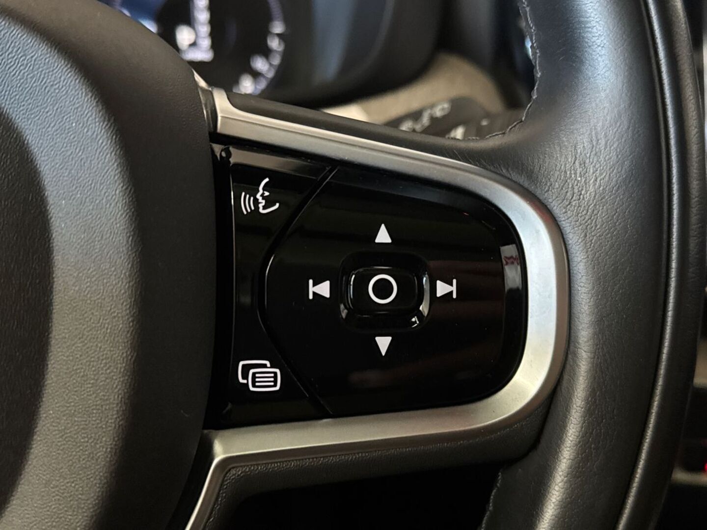 VOLVO XC60 18