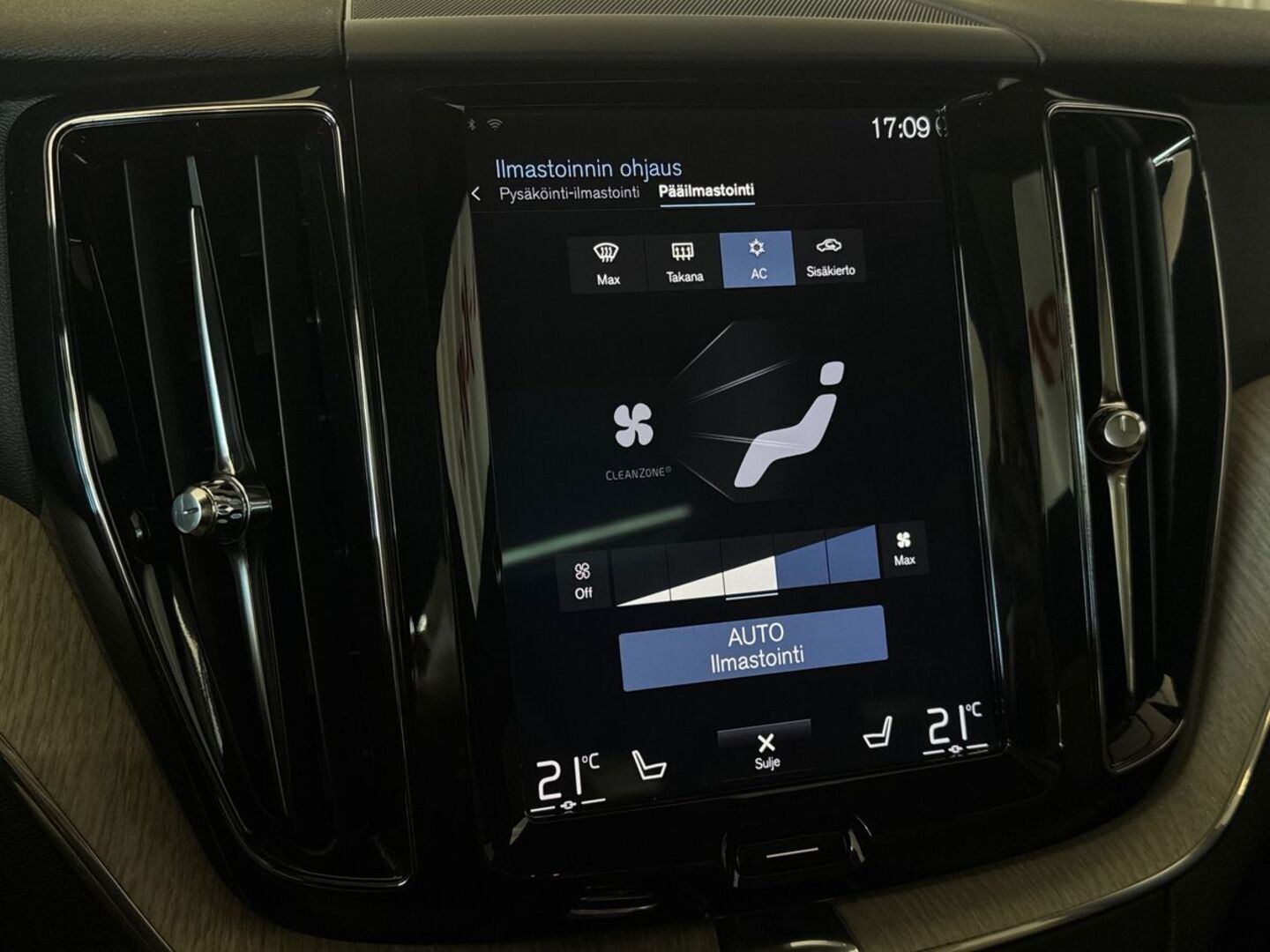 VOLVO XC60 21