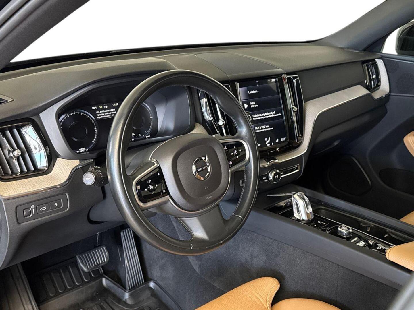 VOLVO XC60 7
