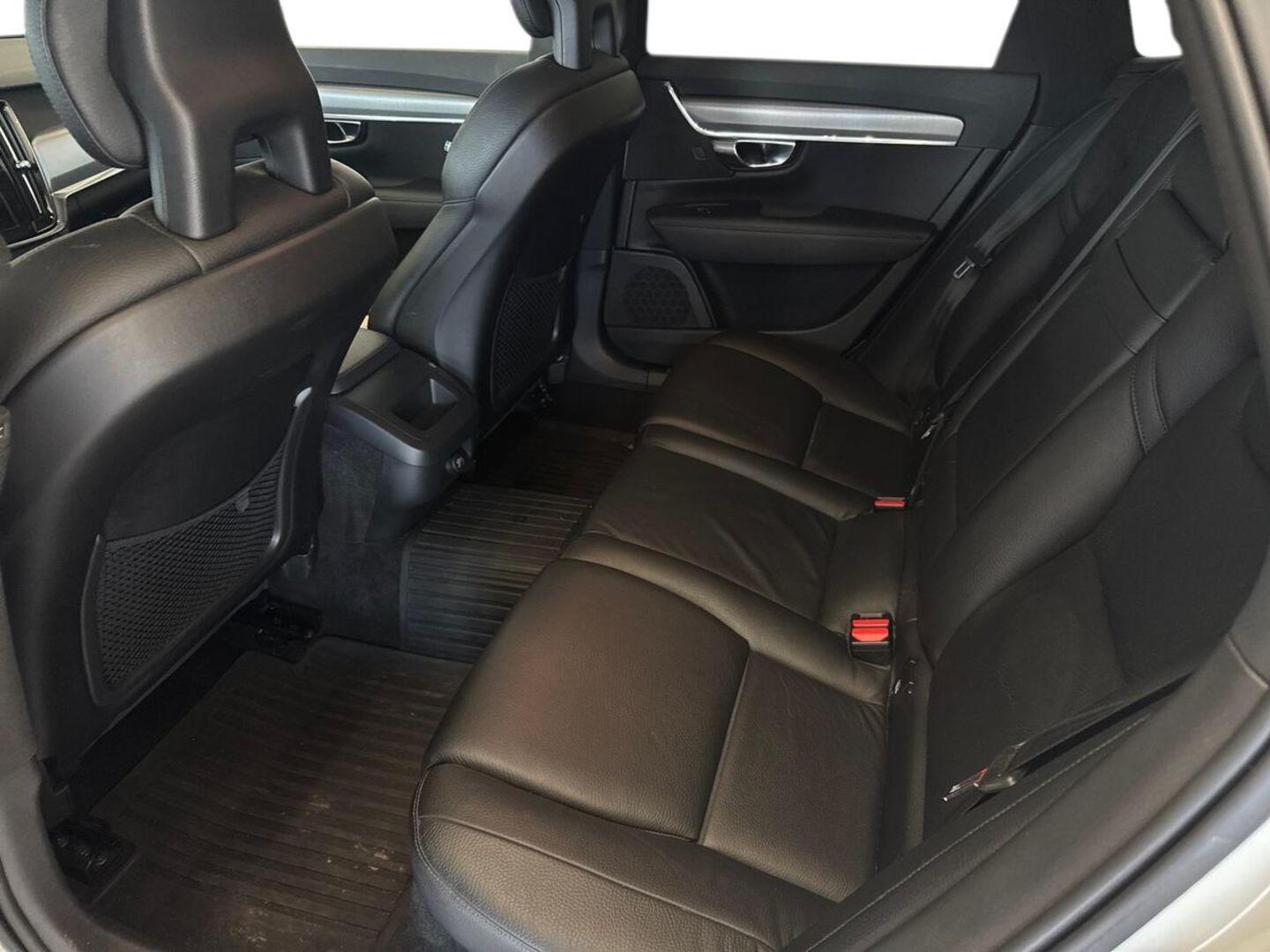 VOLVO V90 10