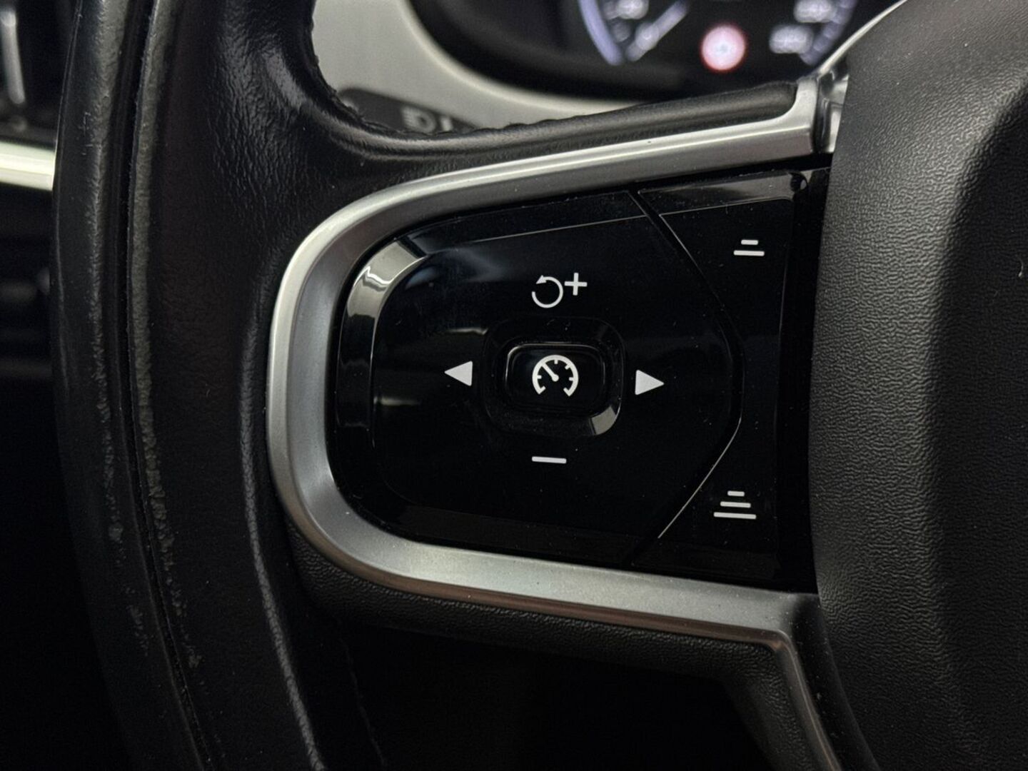 VOLVO V90 17
