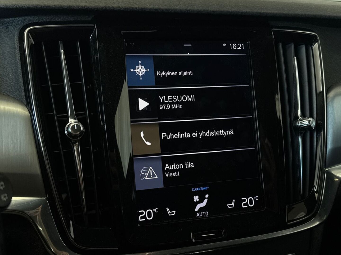 VOLVO V90 19