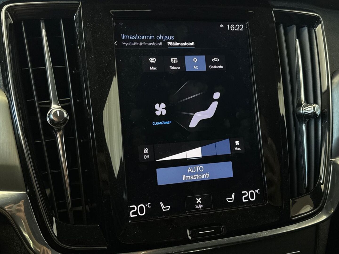 VOLVO V90 23