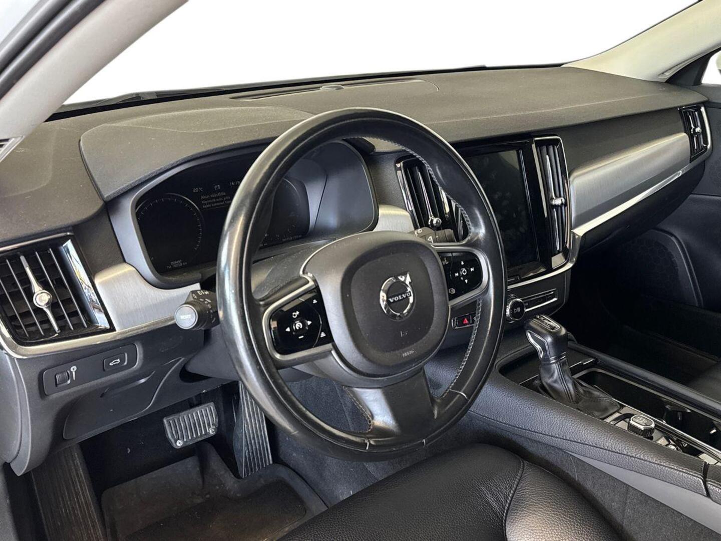 VOLVO V90 7