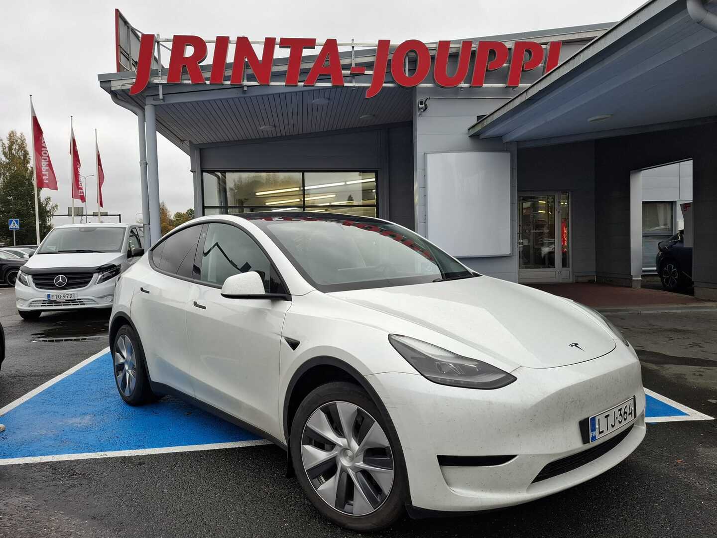 TESLA Model Y 1