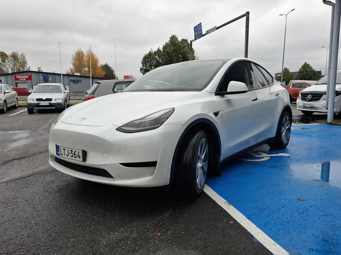 TESLA Model Y 2