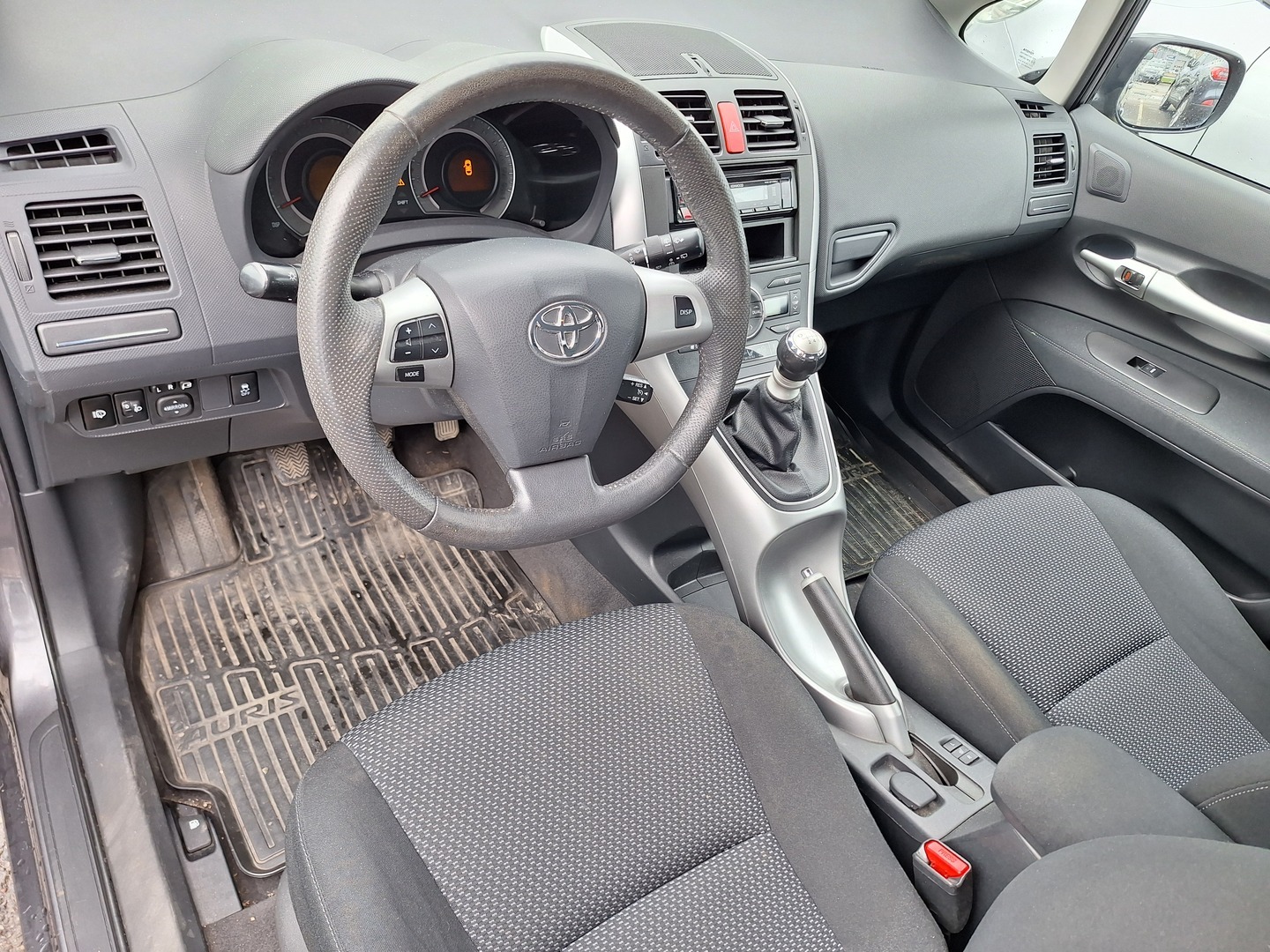 TOYOTA Auris 2010