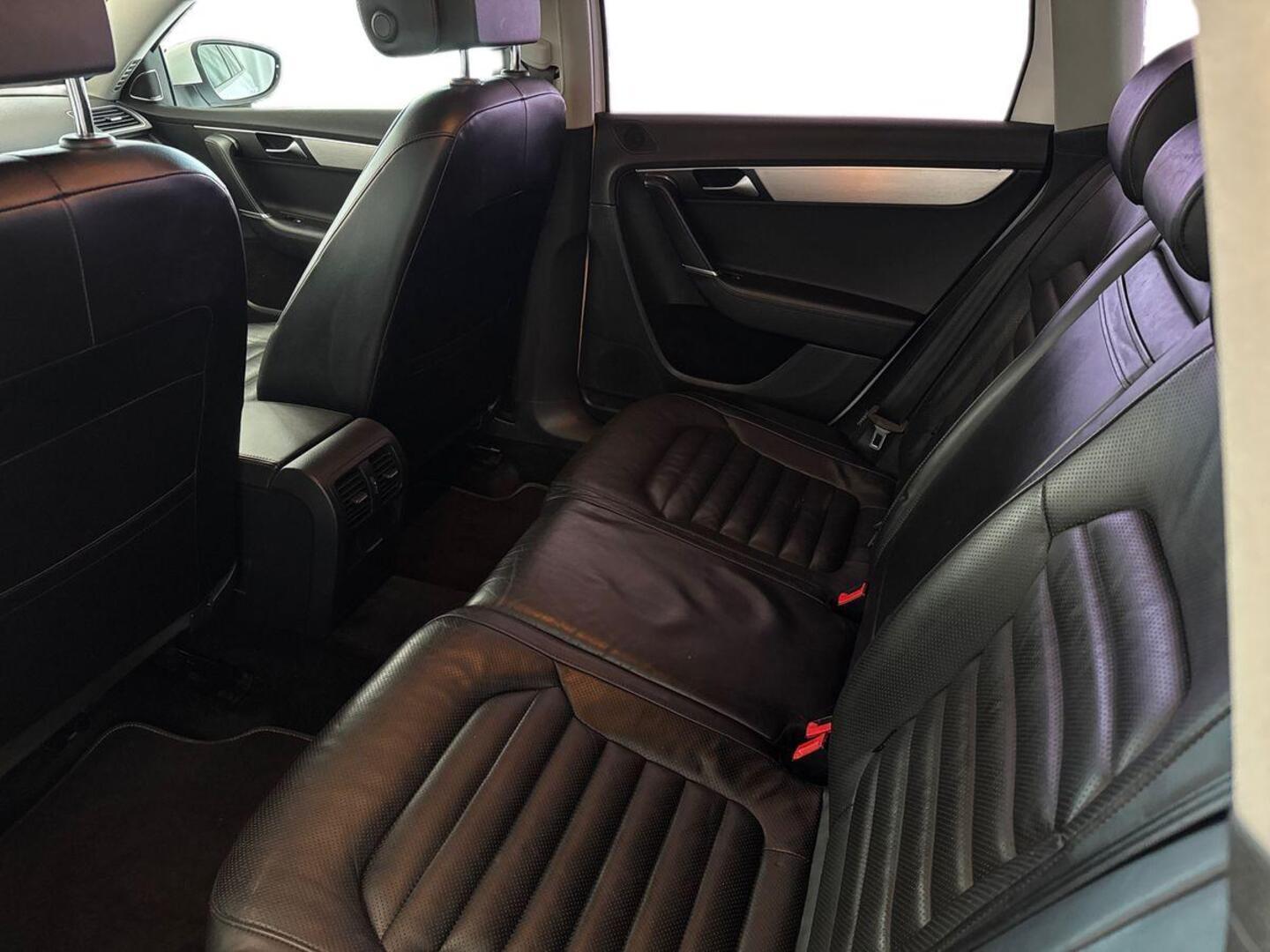 VOLKSWAGEN Passat 2012