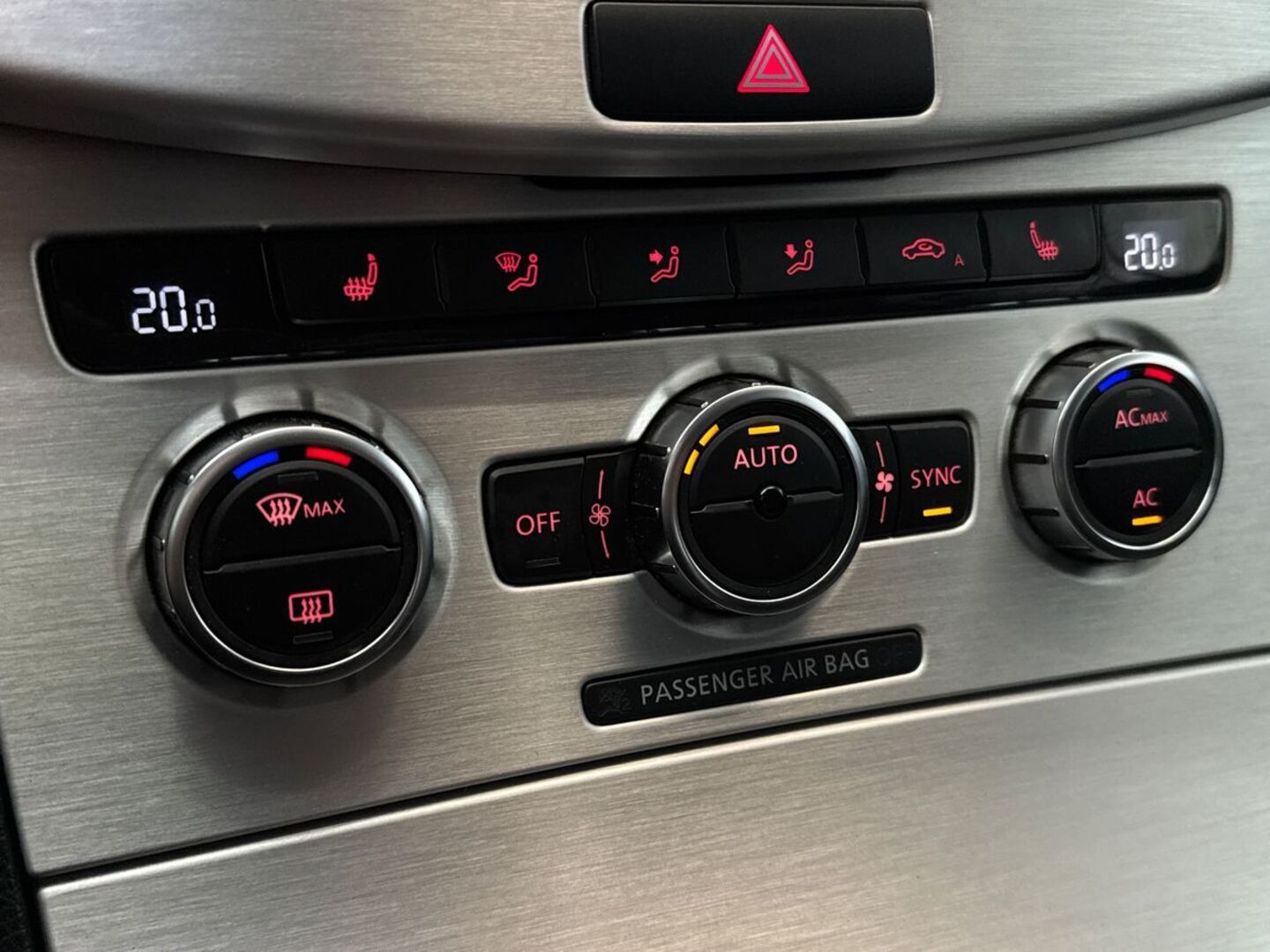 VOLKSWAGEN Passat 2012