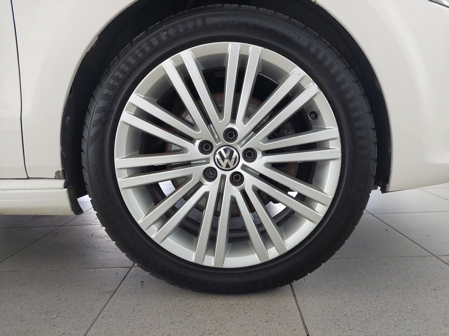 VOLKSWAGEN Polo 2013