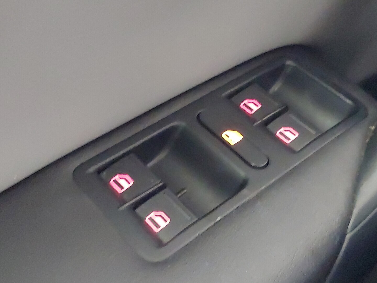 VOLKSWAGEN Polo 2013