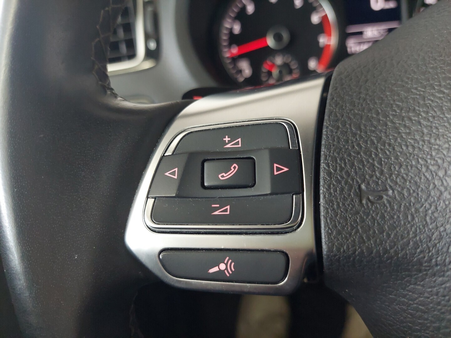 VOLKSWAGEN Polo 2013