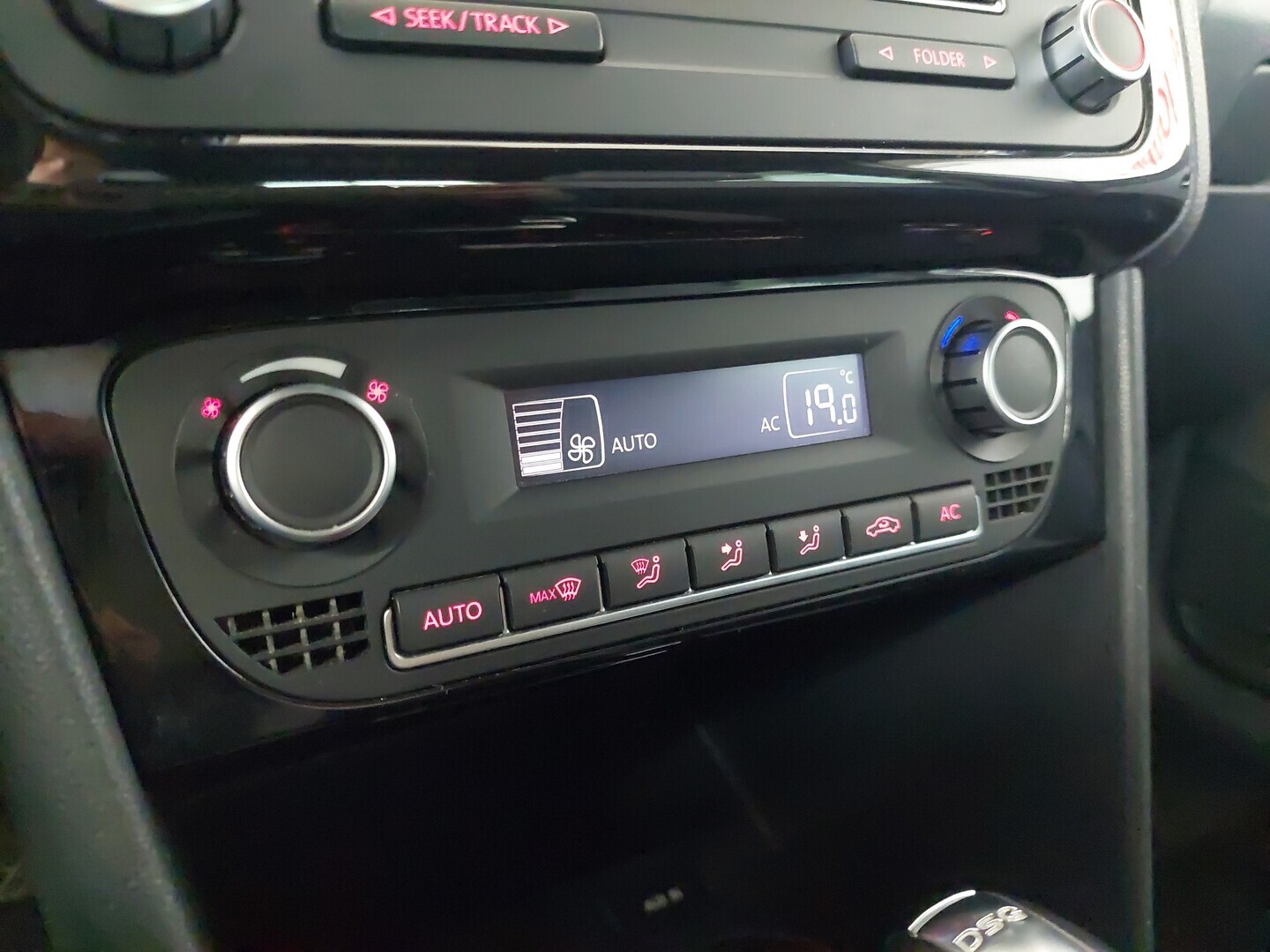 VOLKSWAGEN Polo 2013