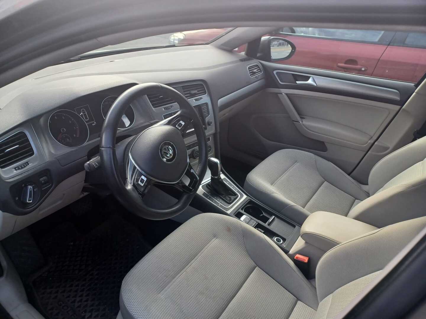 VOLKSWAGEN Golf 2014