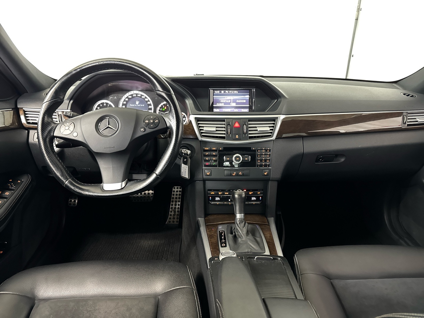 MERCEDES-BENZ E 2010