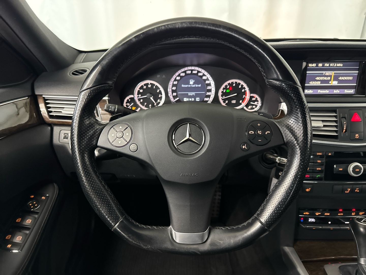 MERCEDES-BENZ E 2010