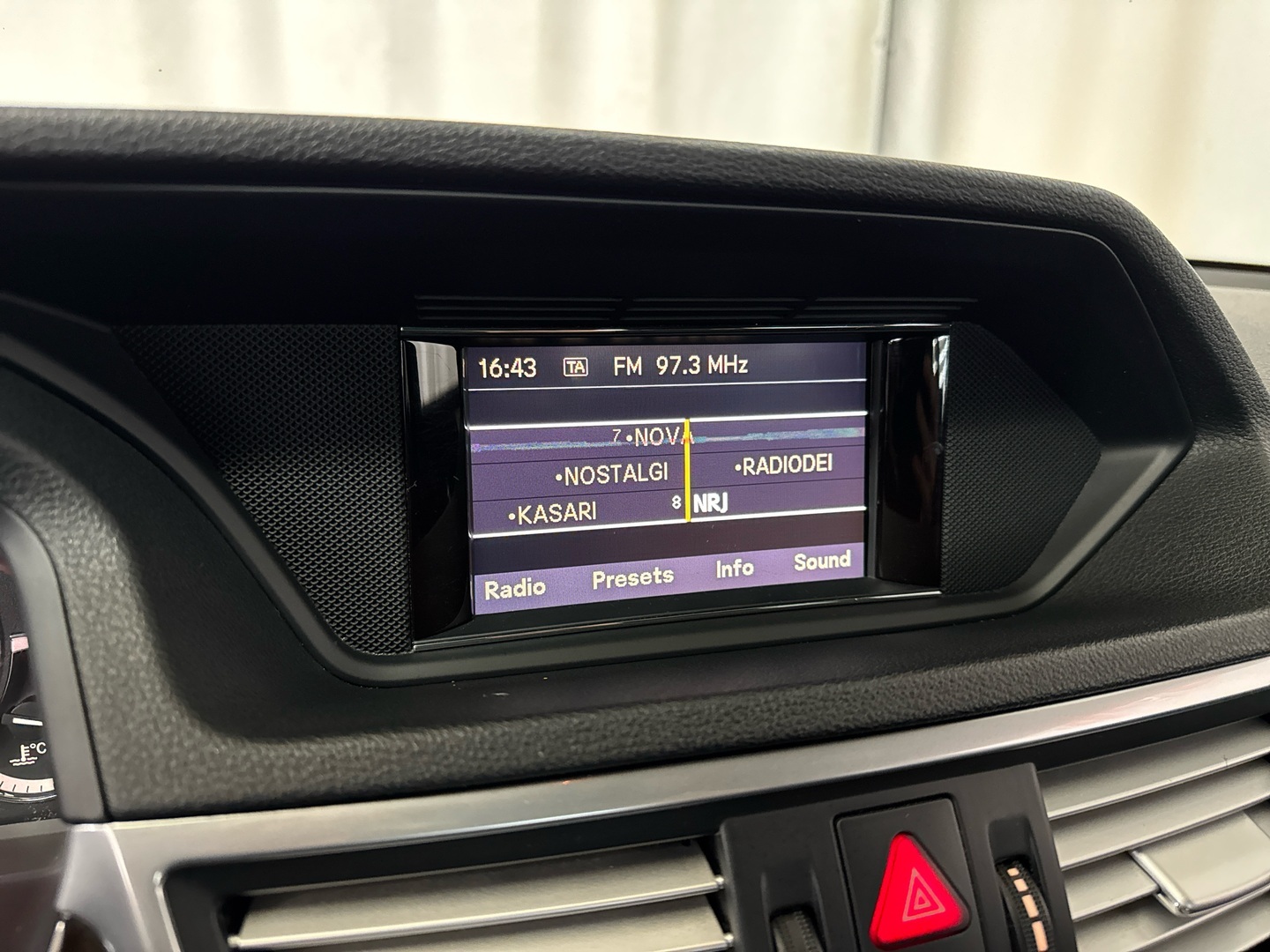 MERCEDES-BENZ E 2010