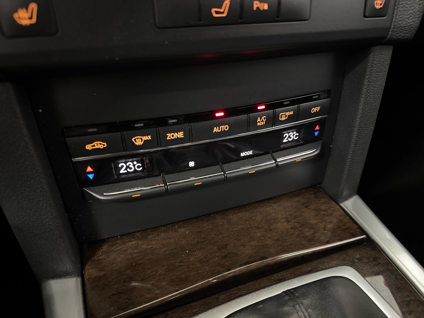 MERCEDES-BENZ E 2010