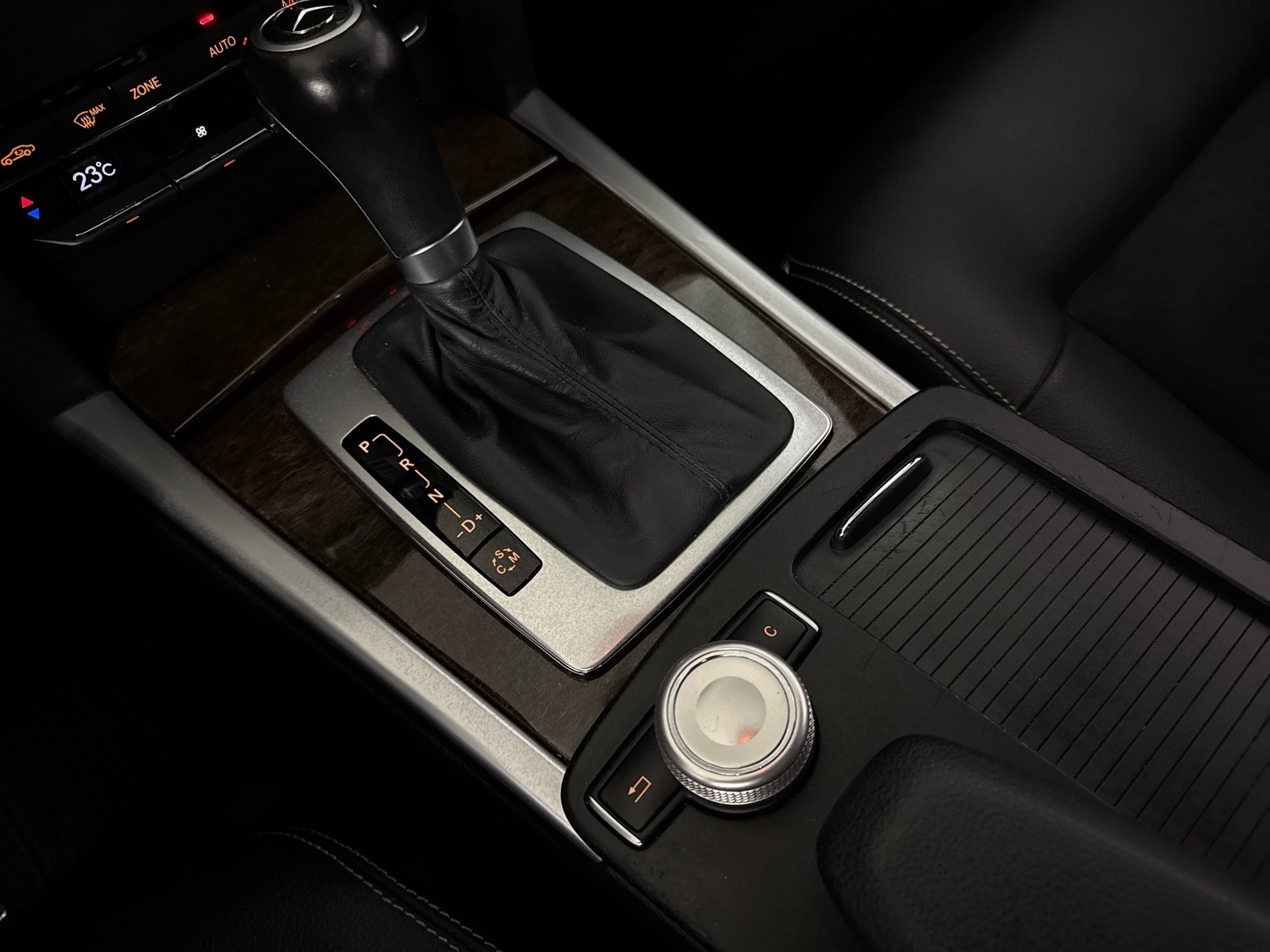 MERCEDES-BENZ E 2010