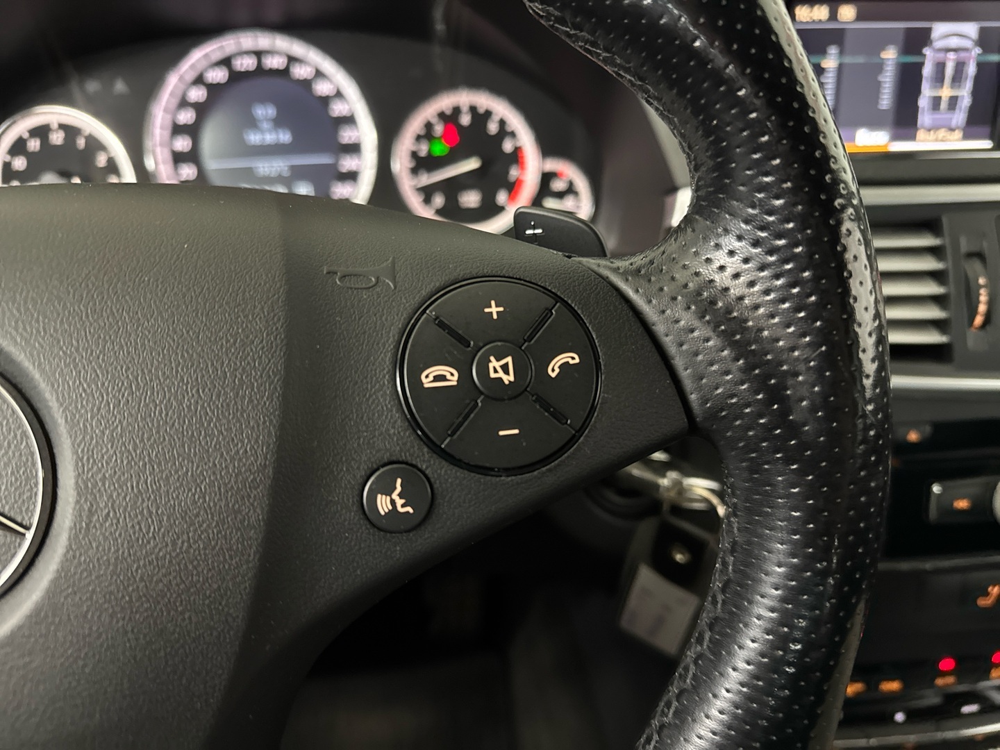 MERCEDES-BENZ E 2010