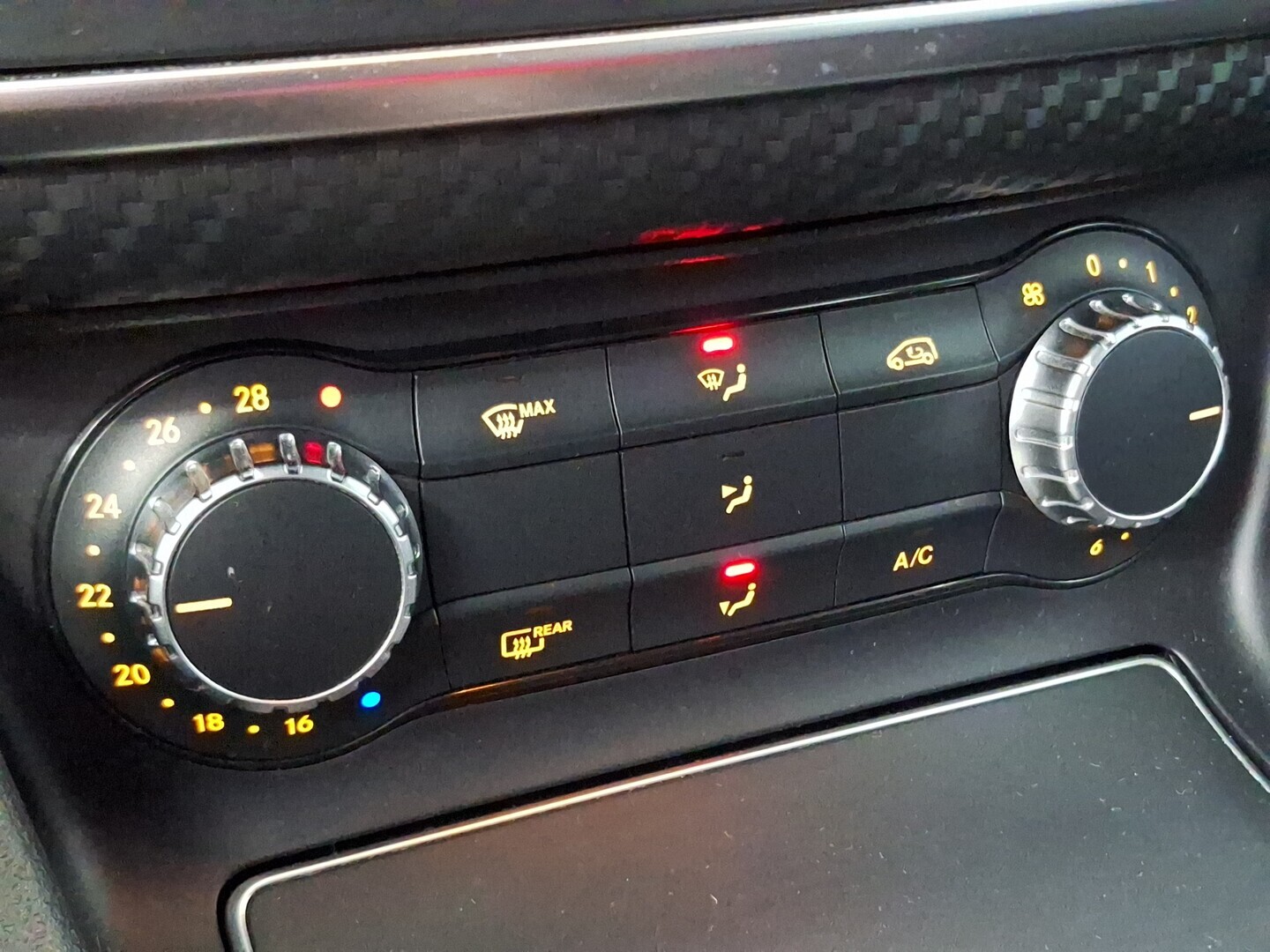 MERCEDES-BENZ A 2015