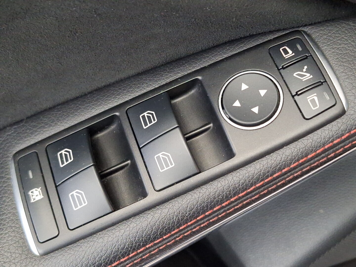 MERCEDES-BENZ A 2015