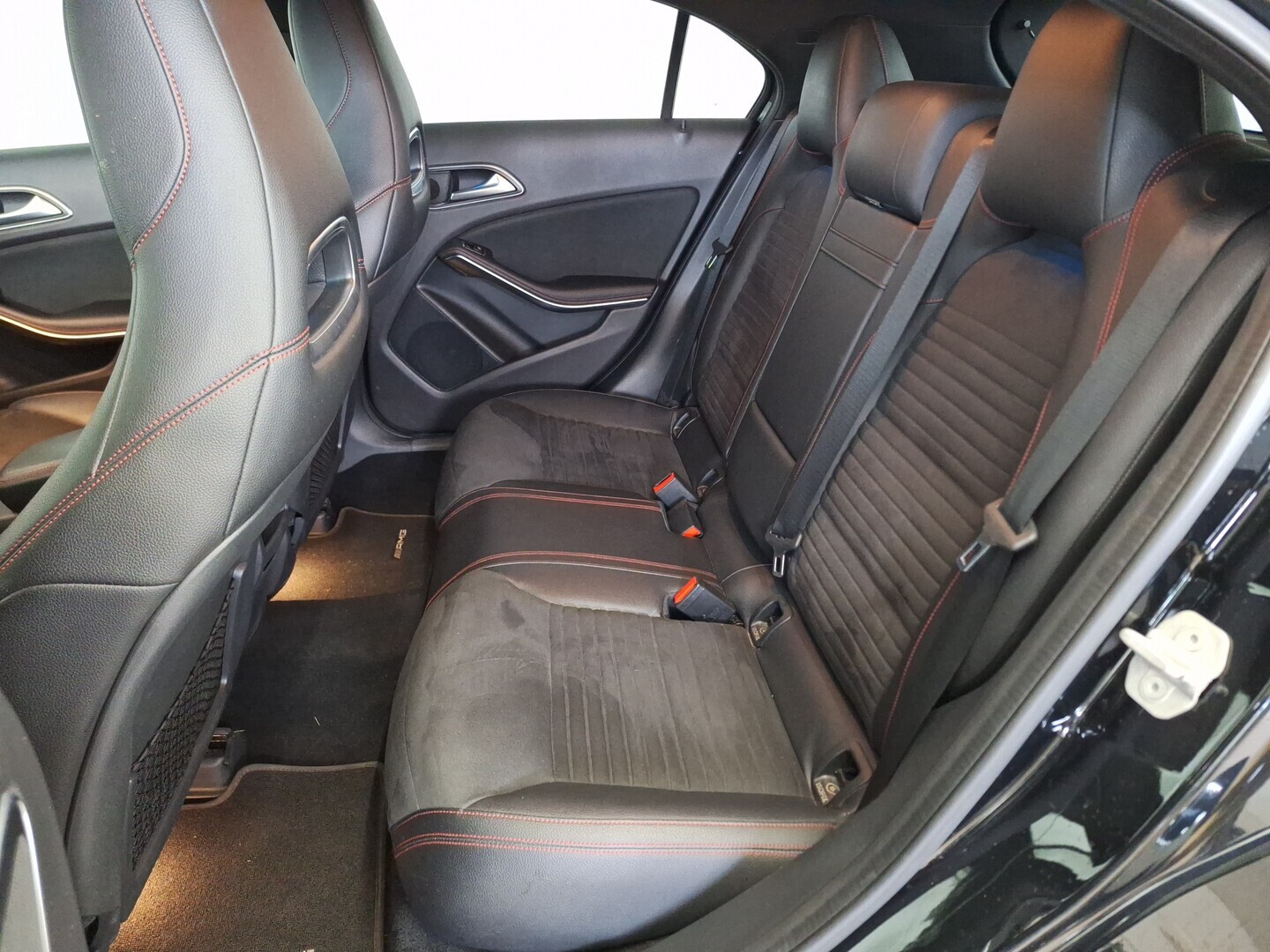 MERCEDES-BENZ A 2015