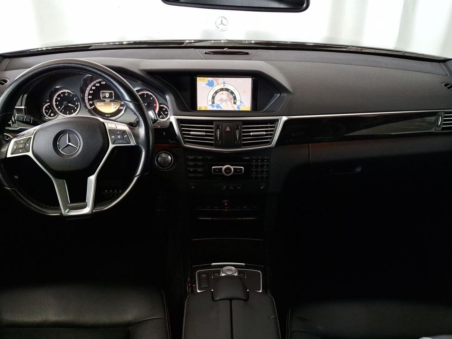 MERCEDES-BENZ E 2012