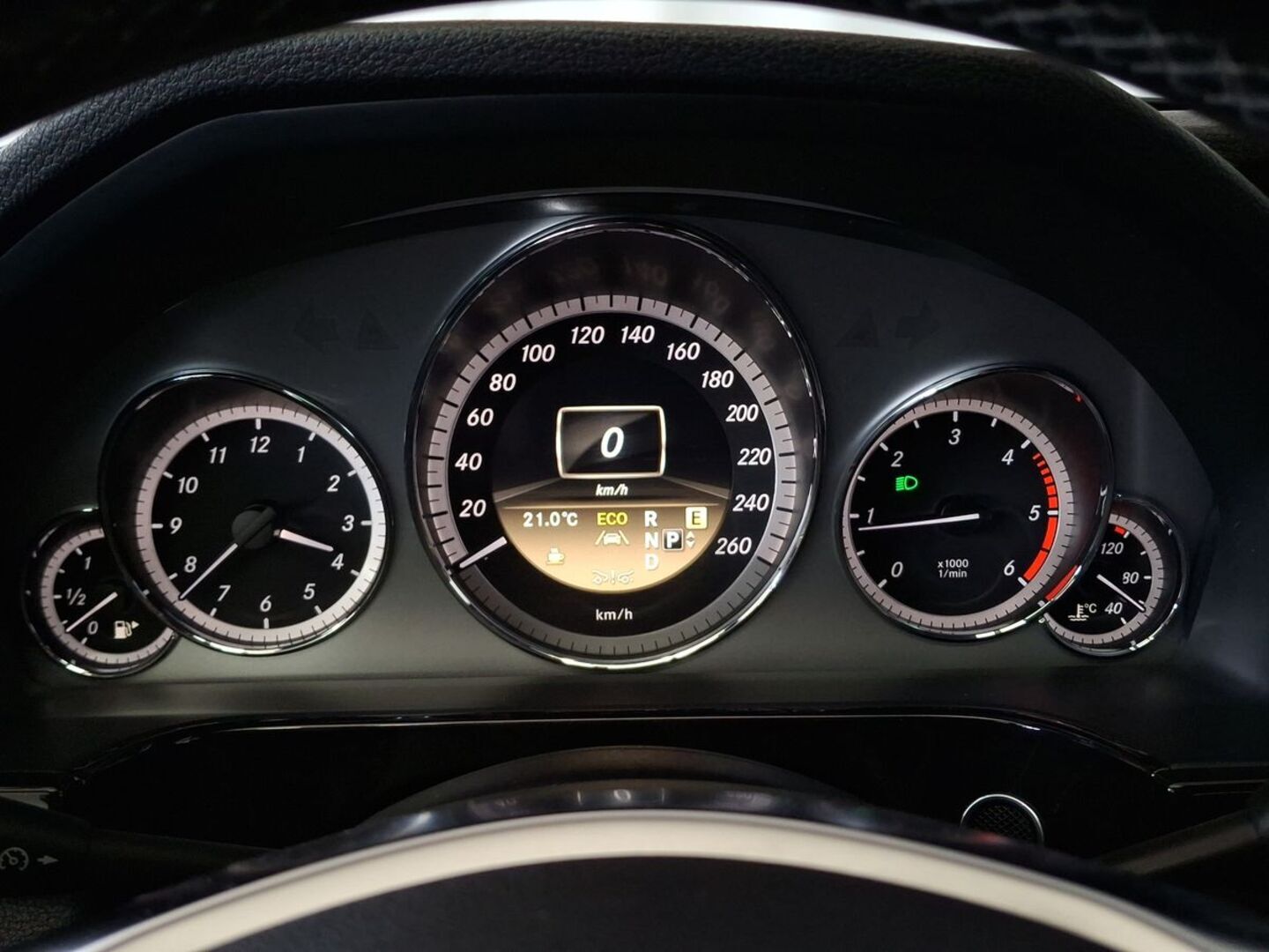 MERCEDES-BENZ E 2012