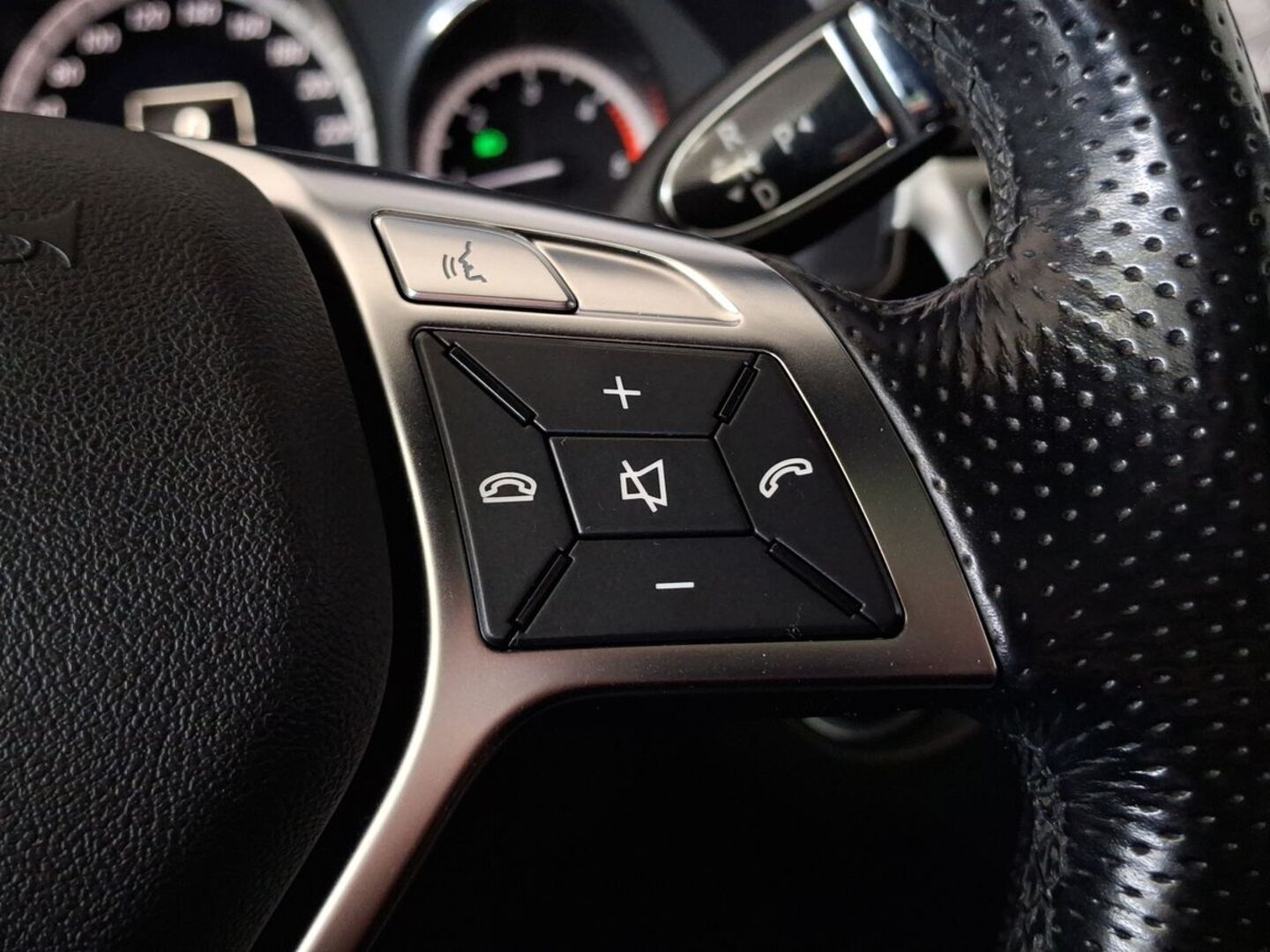 MERCEDES-BENZ E 2012