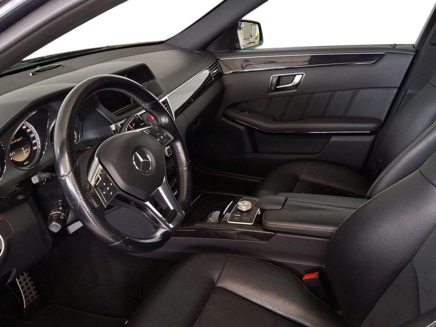 MERCEDES-BENZ E 2012