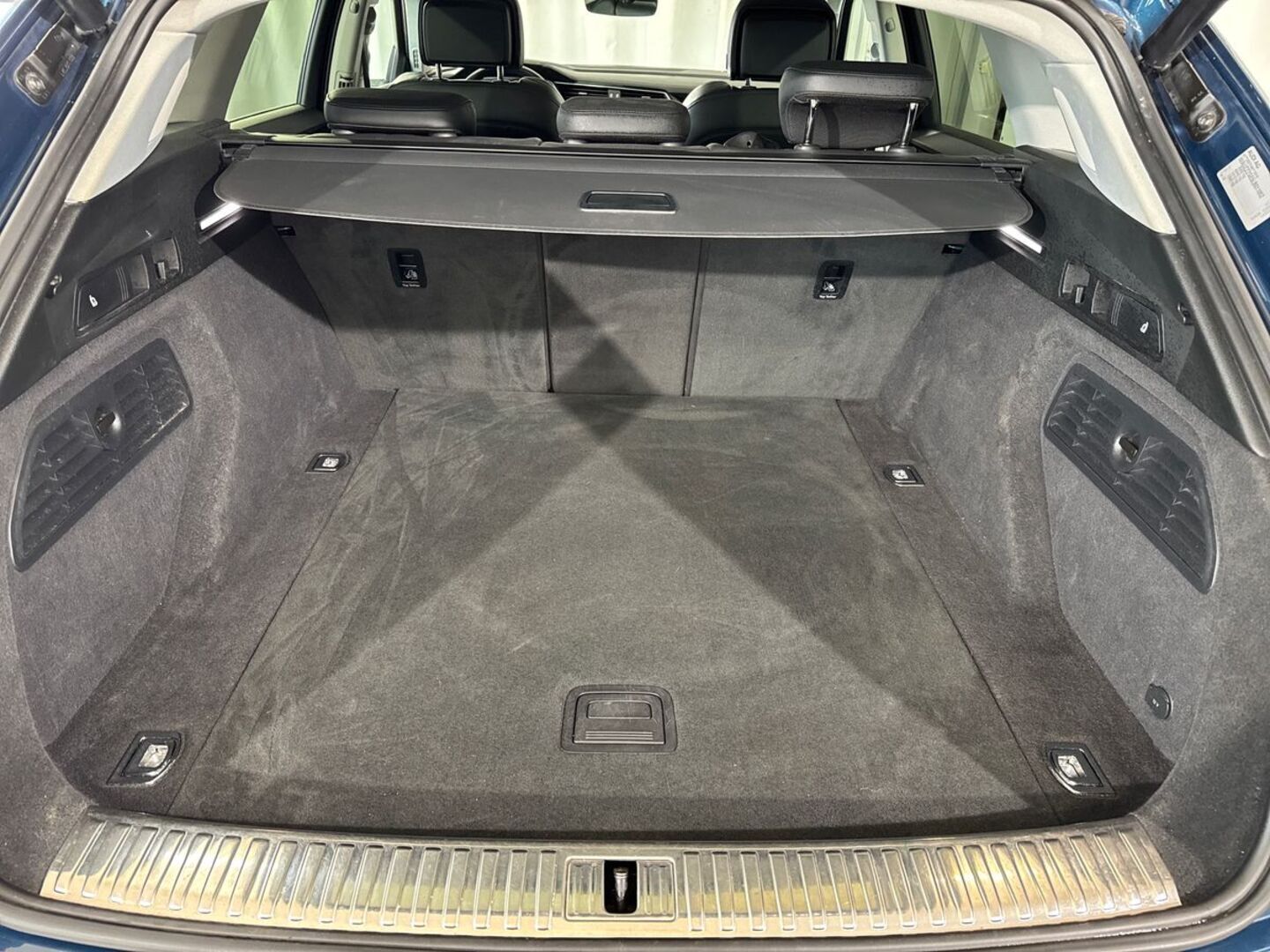 AUDI e-tron 11