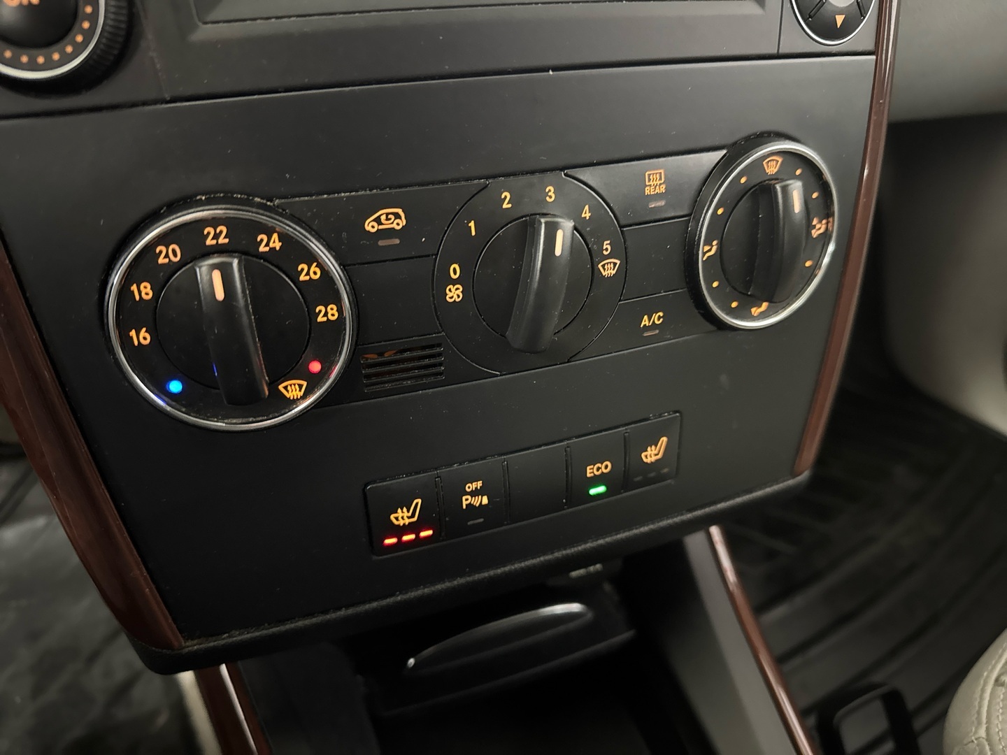 MERCEDES-BENZ A 2012