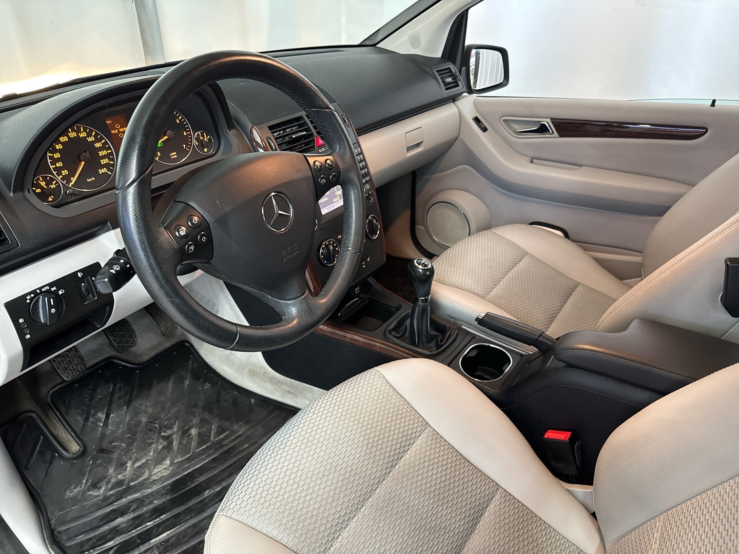 MERCEDES-BENZ A 2012