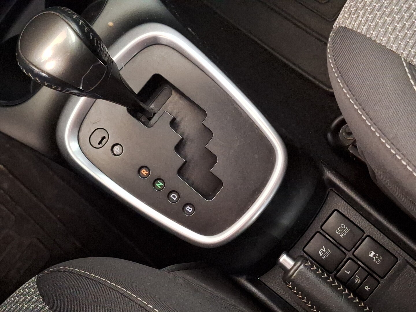 TOYOTA Yaris 2016