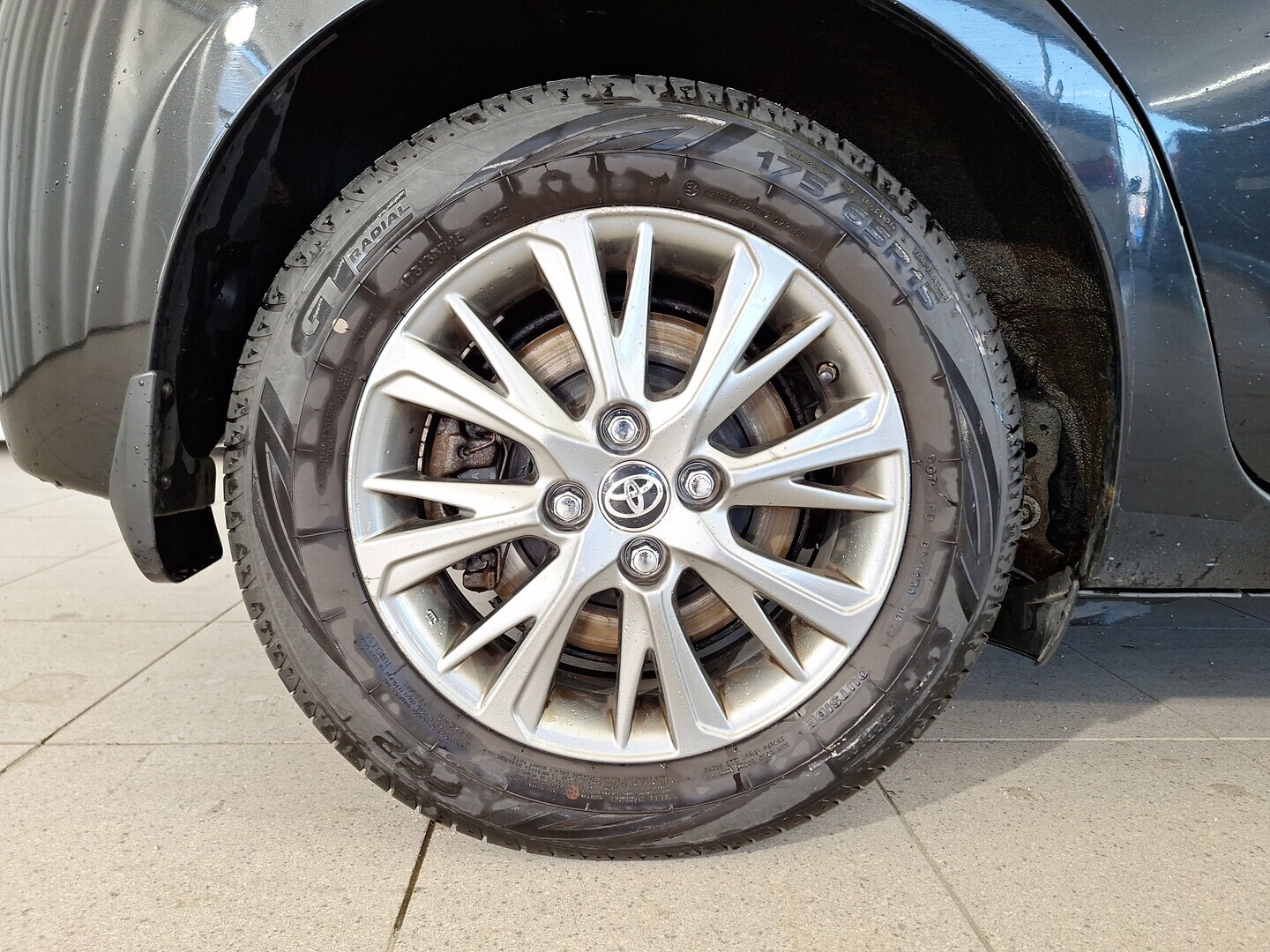 TOYOTA Yaris 2016