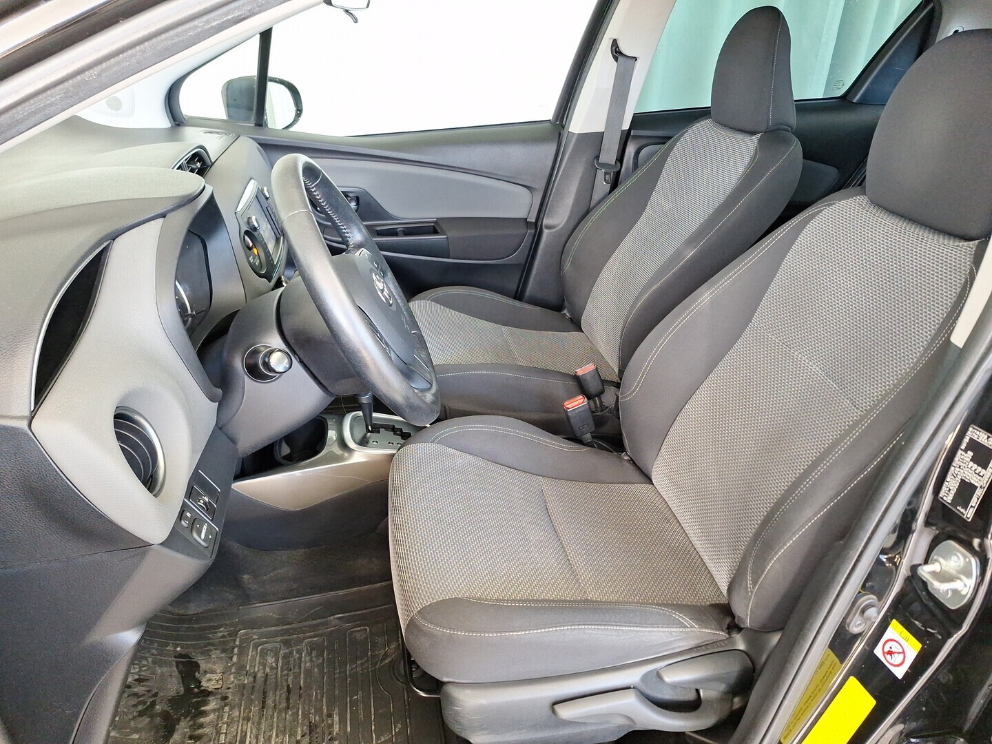 TOYOTA Yaris 2016