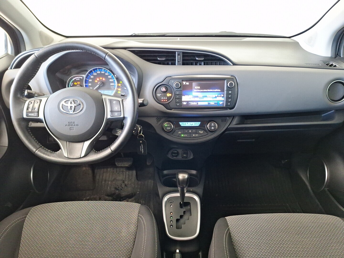 TOYOTA Yaris 2016