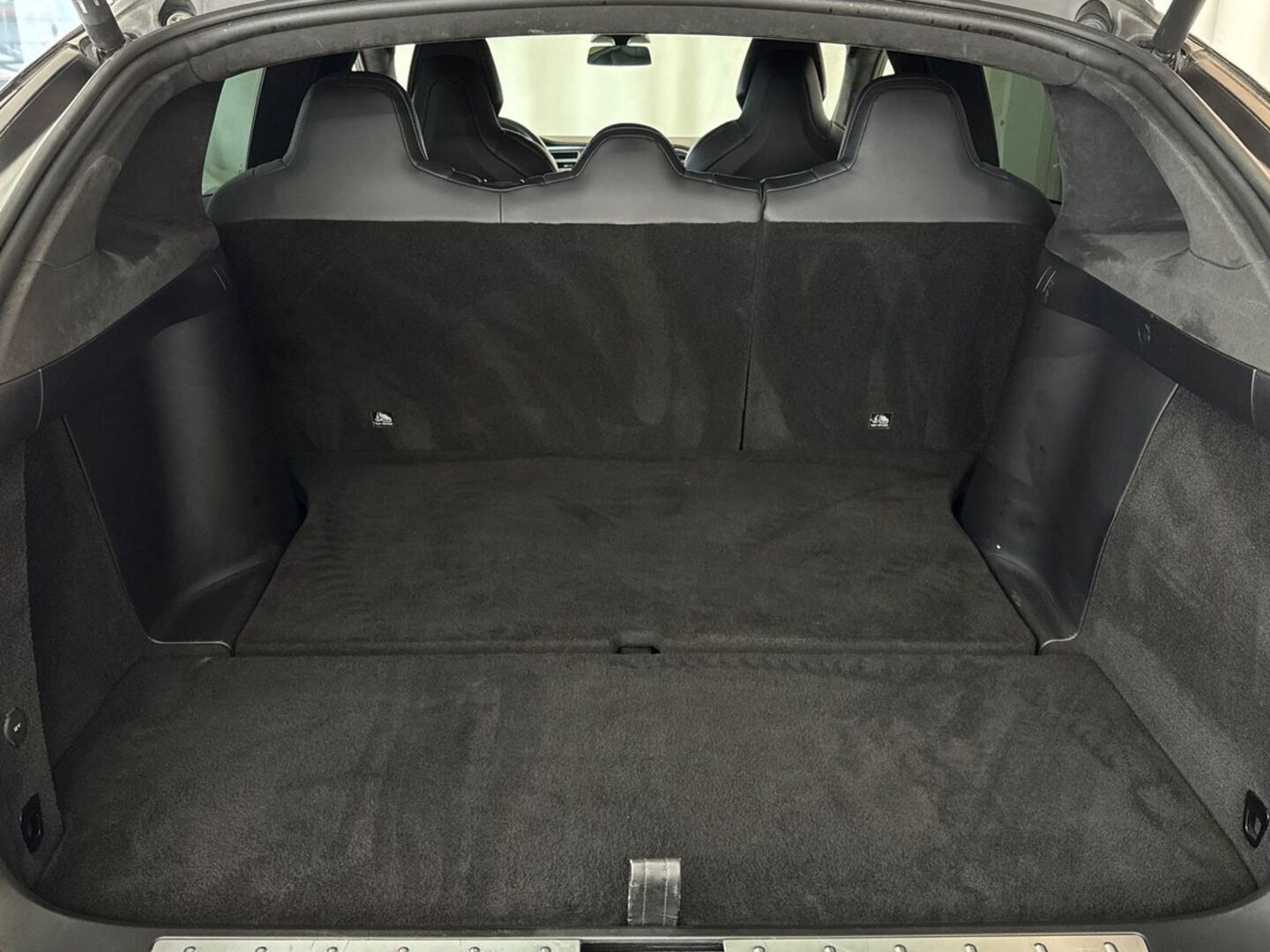 TESLA Model X 11