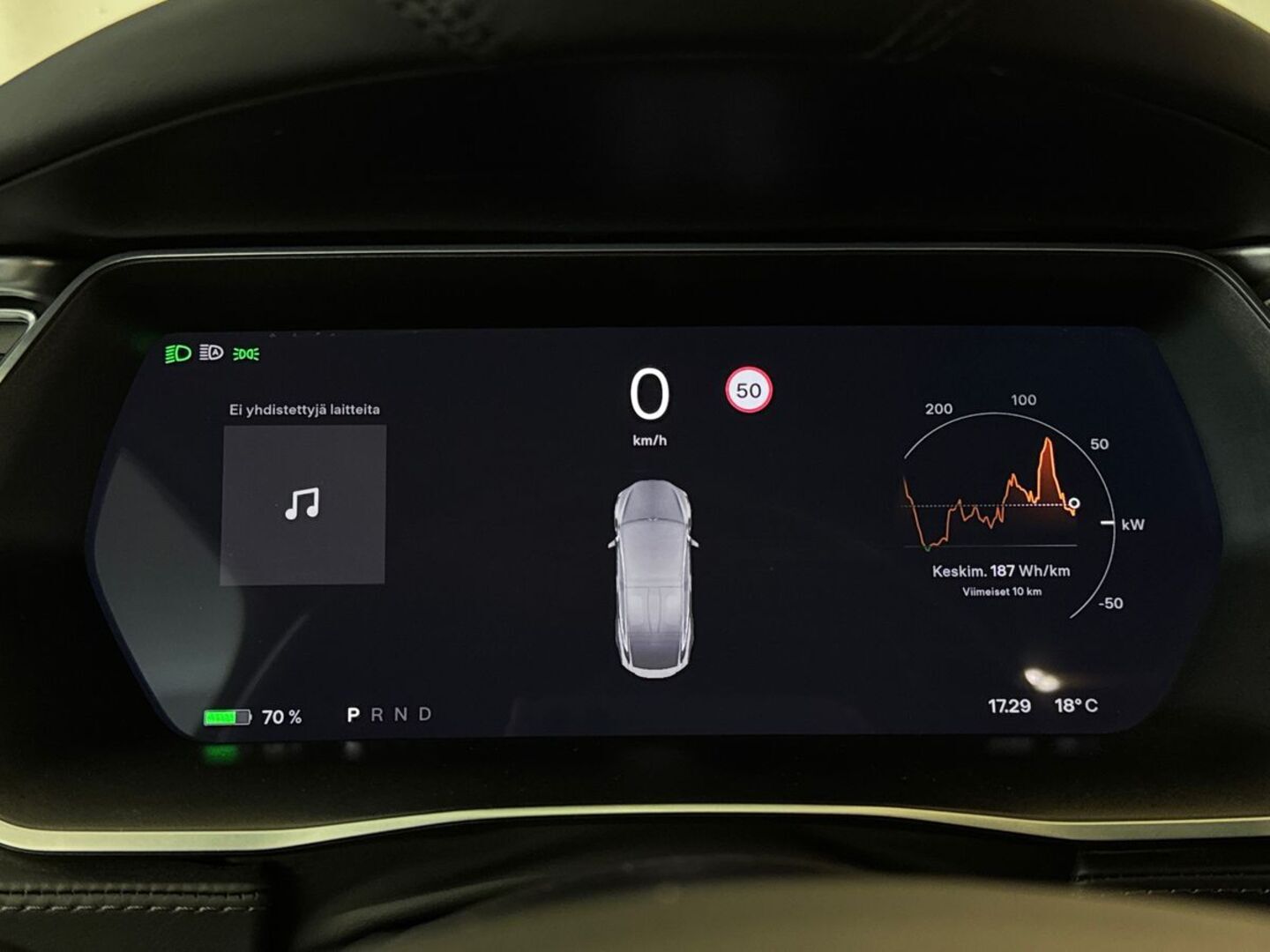 TESLA Model X 17